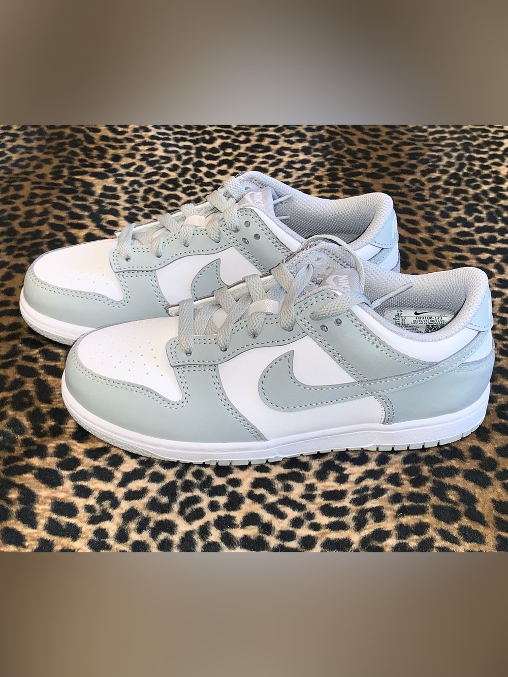 Nike - Picture 2 of 4